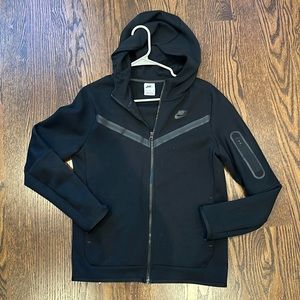 Boys, Nike tech size XL, barely worn
